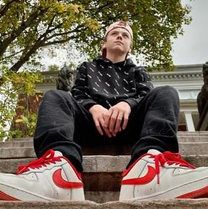 Meet your Posher, Alexis